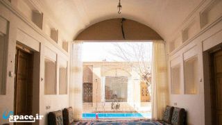 نمای محوطه اقامتگاه بوم گردی عمارت قاجاریه کدخدا - مهریز